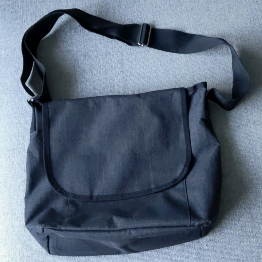 Dark grey medium sized messenger bag